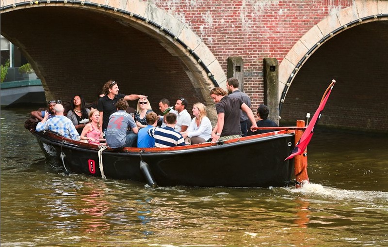 Vaararrangementen bedrijfsuitje: Sloepen Cruise Amsterdam