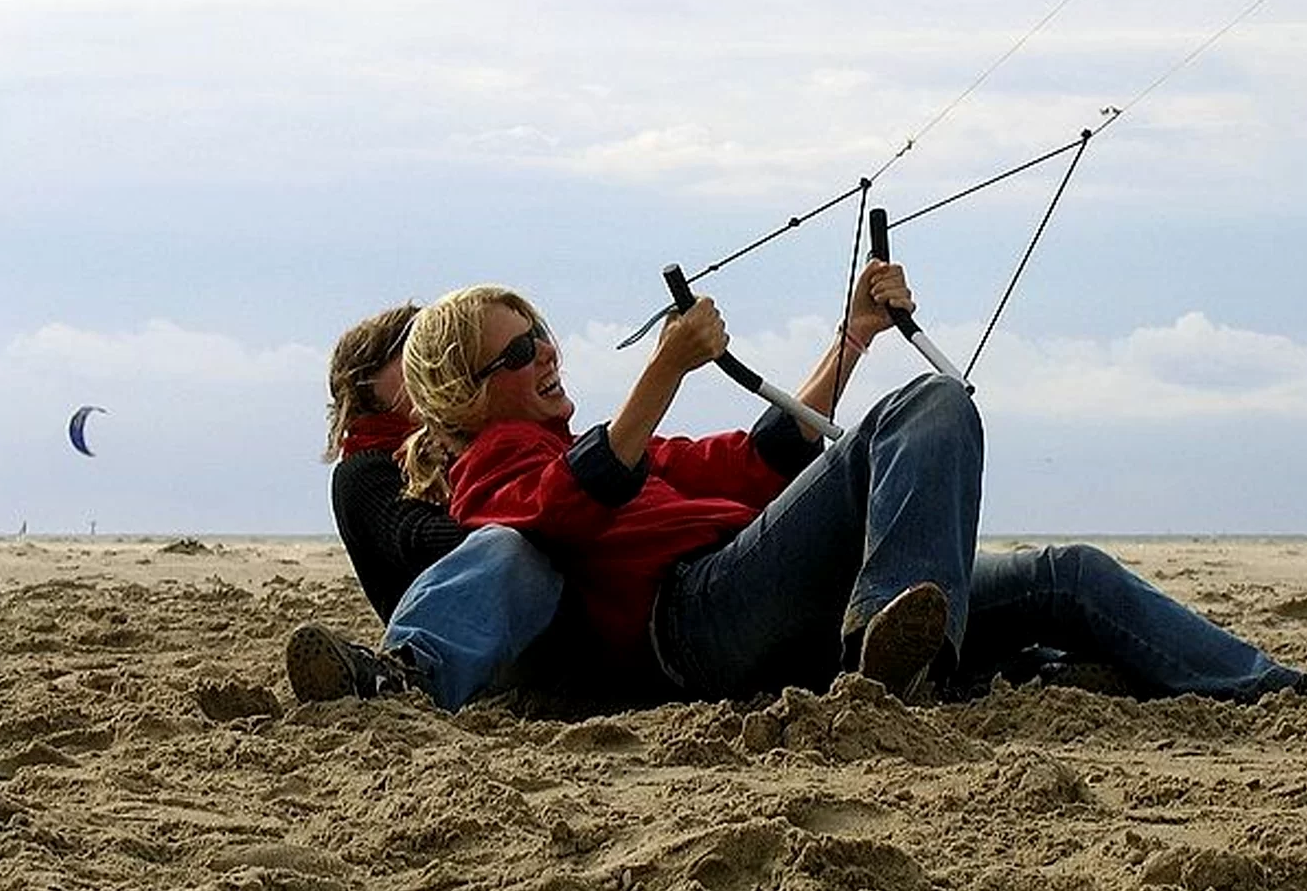 Bedrijfsuitje Hoek van Holland: Vliegeren, strandzeilen en meer op het strand van Hoek van Holland