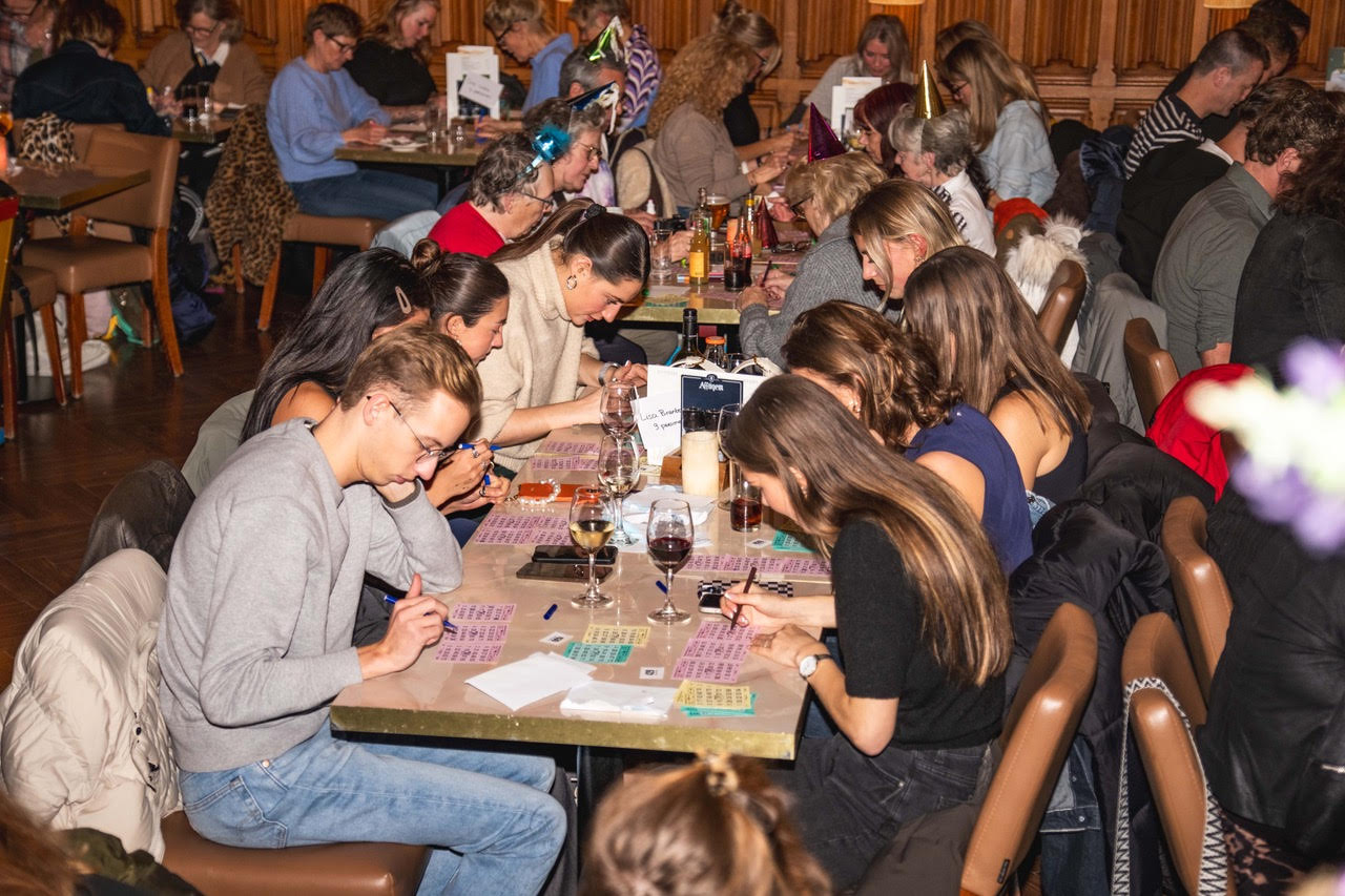 Teamuitje: De Leukste Meezing Bingo van Nederland